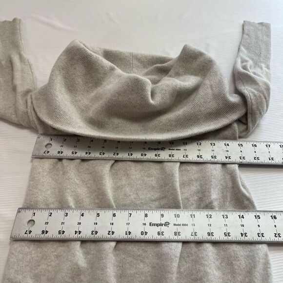Lord & Taylor Cashmere Grey Petite Sweater Size PXS - Picture 3 of 7